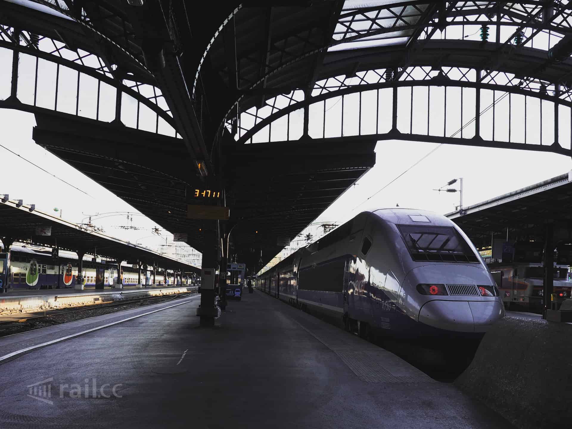 last train to paris review